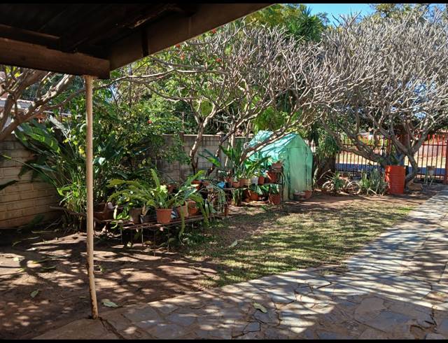 3 BEDROOM HOUSE FOR SALE IN OOS EINDE